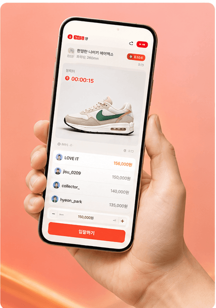 라이브 경매 화면과 패션 아이템이 놓인 쇼룸